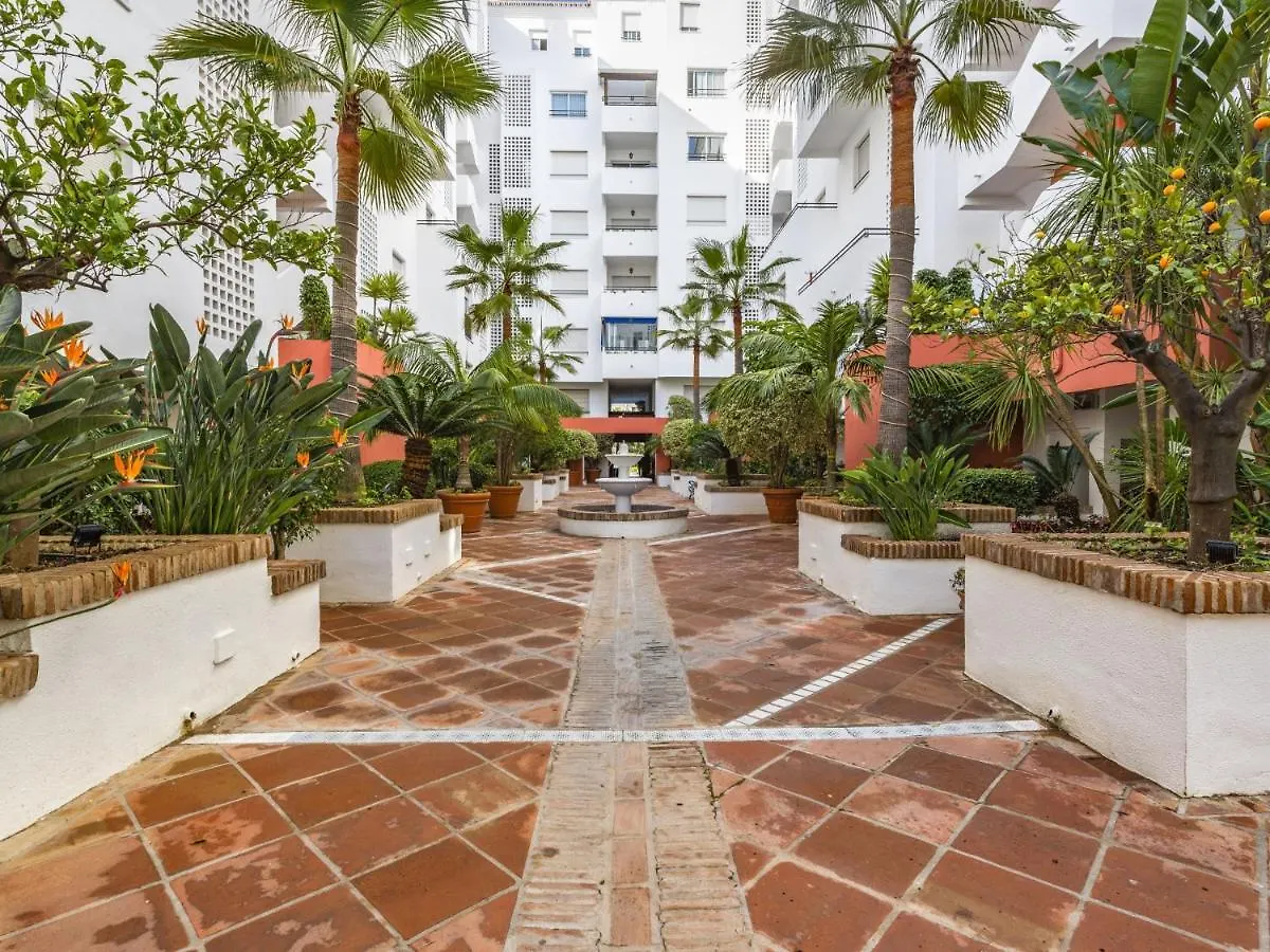 Apartamento De 2 Dormitorios En Medina Garden 马尔韦利亚 公寓